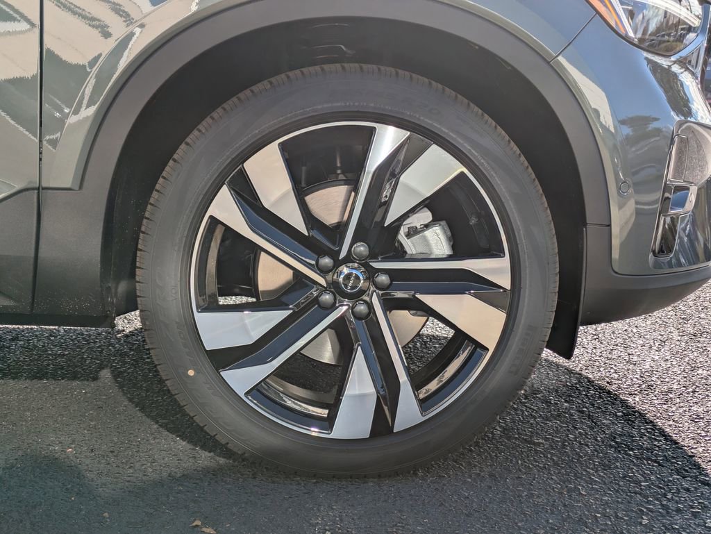 New 2026 Volvo XC40 B5 Ultra w/ Protection Package Premier AWD/4WD image 11