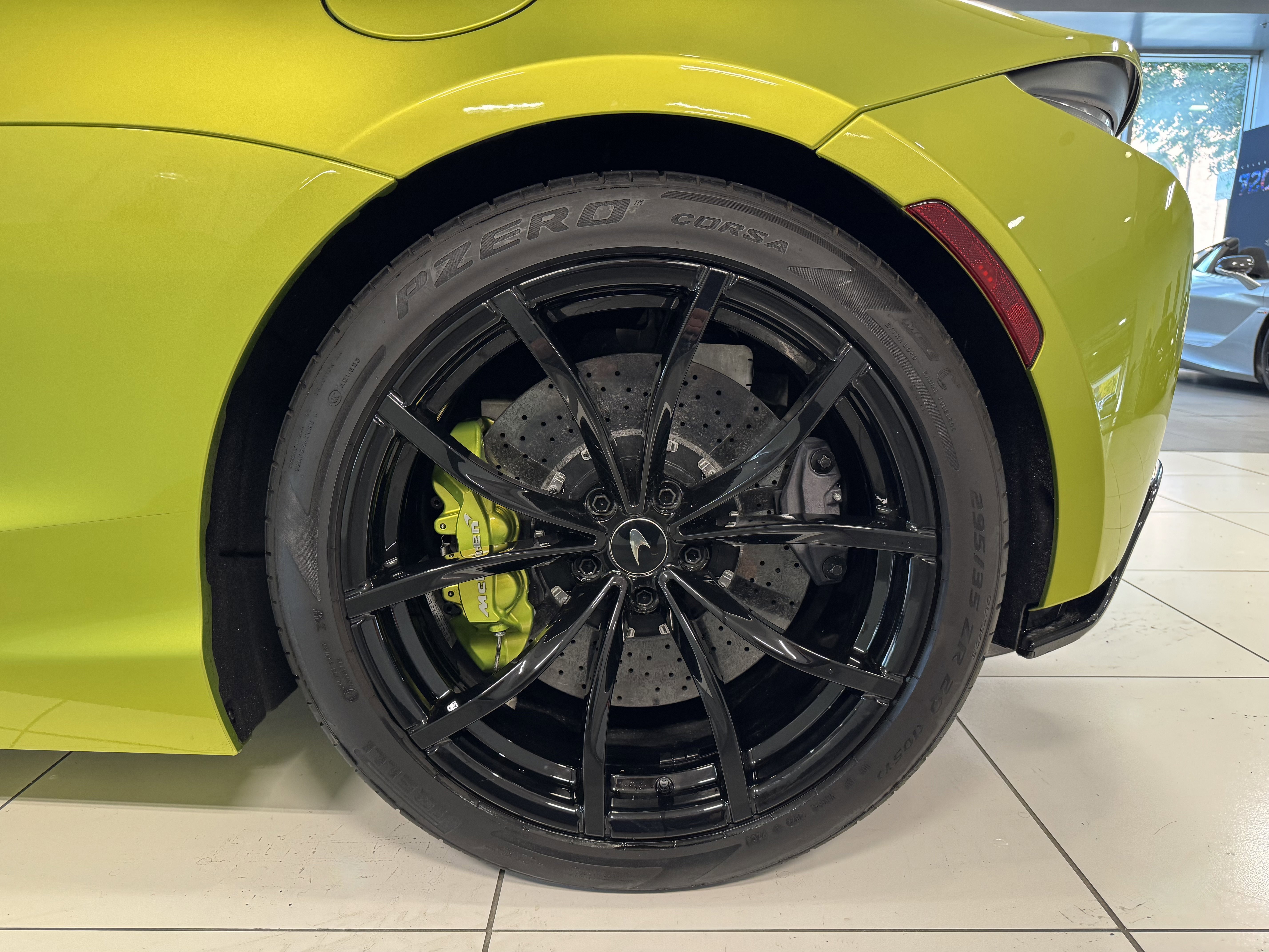 Used 2023 McLaren Artura image 18