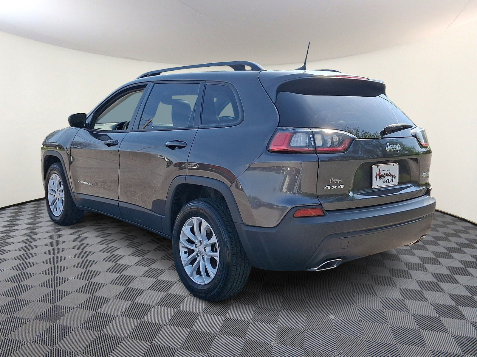 Used 2022 Jeep Cherokee Latitude Lux w/ Sun & Sound Group AWD/4WD image 4