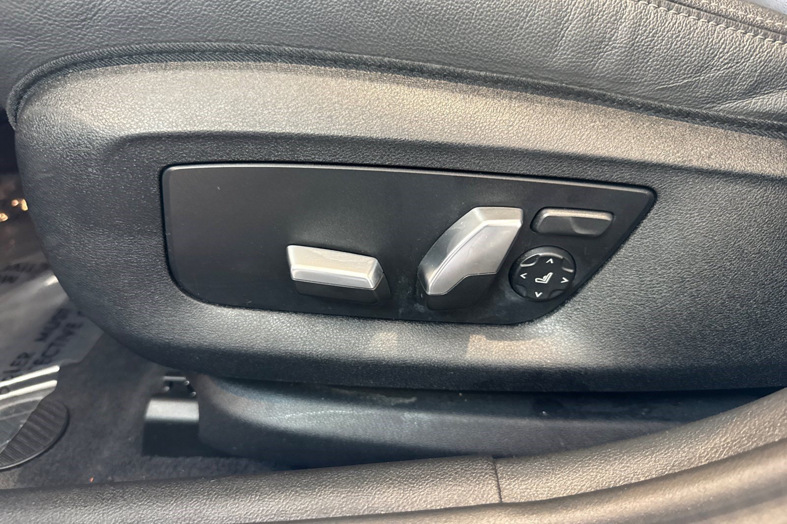 Used 2023 BMW 530e RWD image 14