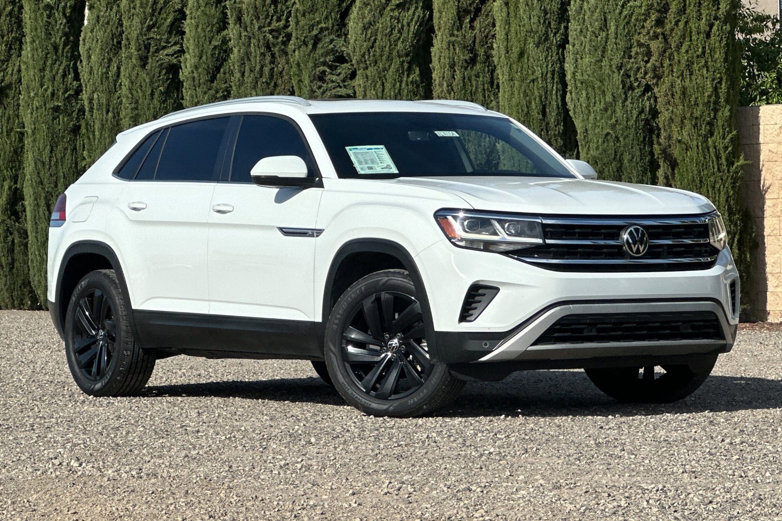 Used 2022 Volkswagen Atlas Cross Sport SE image 2