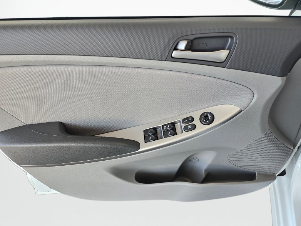 Used 2016 Hyundai Accent SE FWD image 30