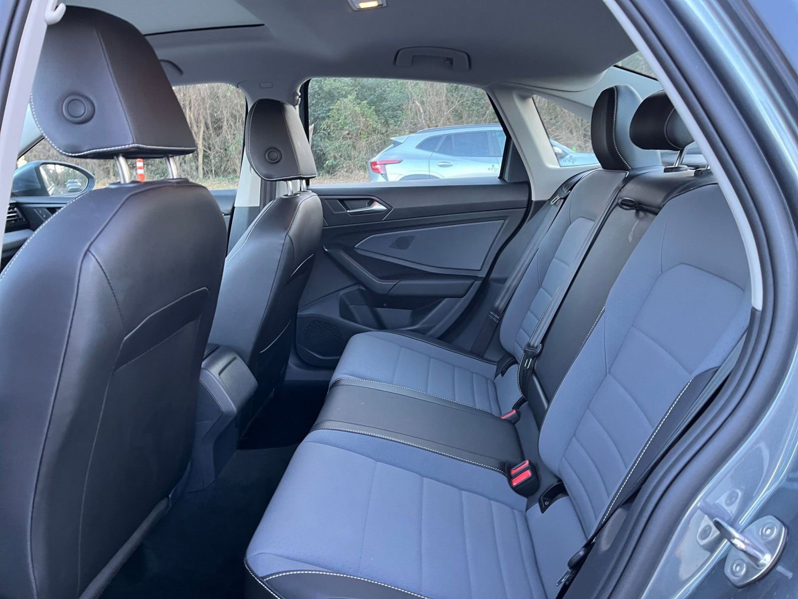 Used 2025 Volkswagen Jetta SE image 24