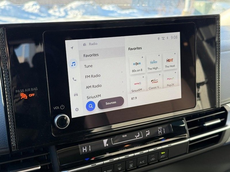 Used 2025 Toyota Sienna LE image 25