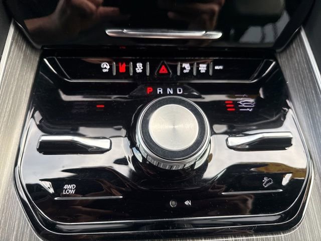 Certified 2024 Jeep Wagoneer Series III w/ Flexible Seating Group image 22