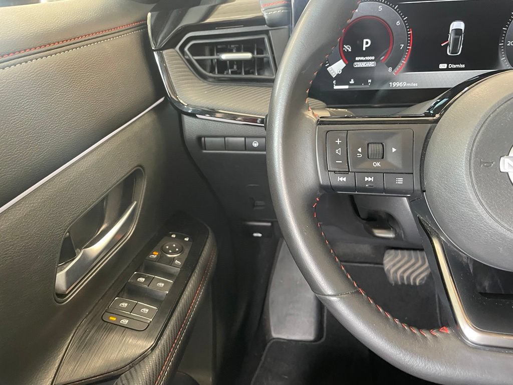 Certified 2025 Nissan Kicks SR FWD image 12