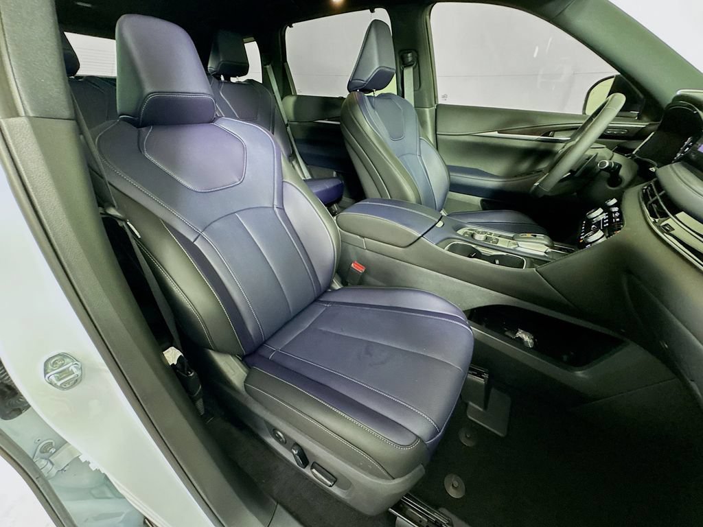 Certified 2026 INFINITI QX60 Sport w/ Dark Cargo Package AWD/4WD image 40