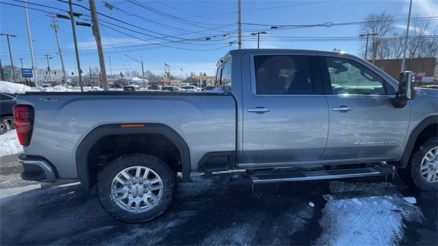 Used 2024 GMC Sierra 2500 SLT w/ SLT Premium Package image 2