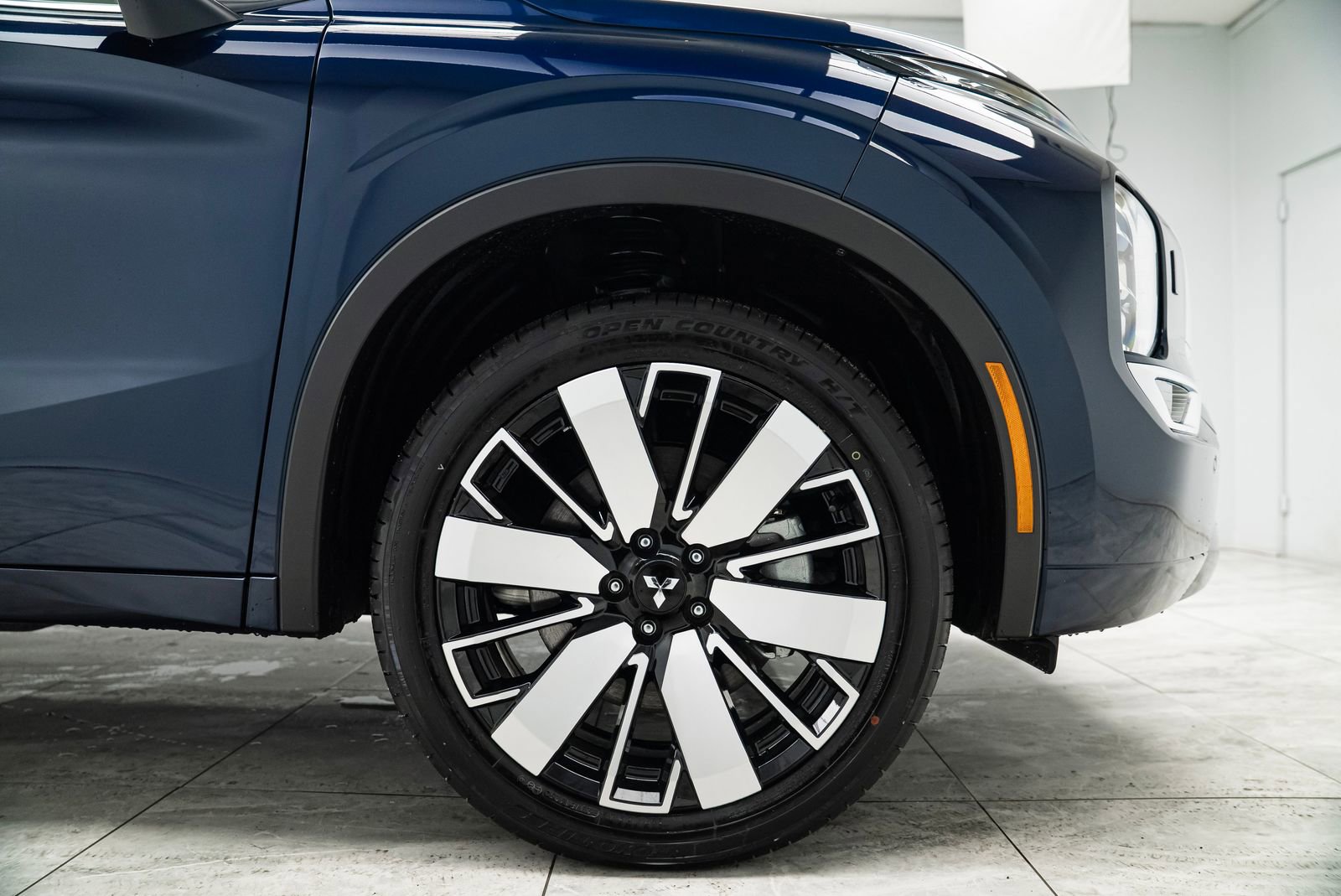 Used 2025 Mitsubishi Outlander SE image 32