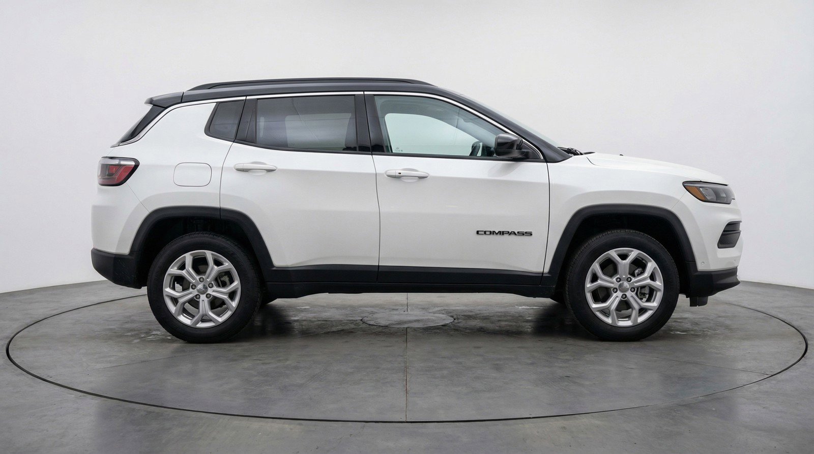 Used 2025 Jeep Compass Latitude image 11