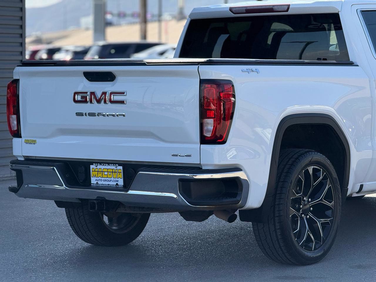 Used 2020 GMC Sierra 1500 SLE w/ SLE Value Package AWD/4WD image 9