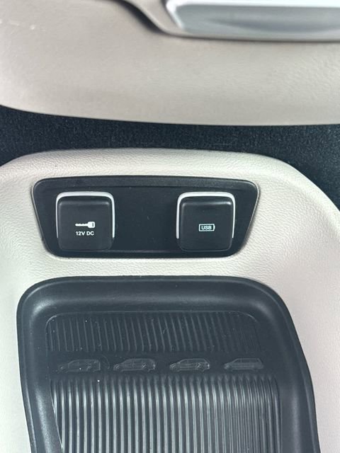 Used 2017 Chrysler Pacifica Touring-L FWD image 29