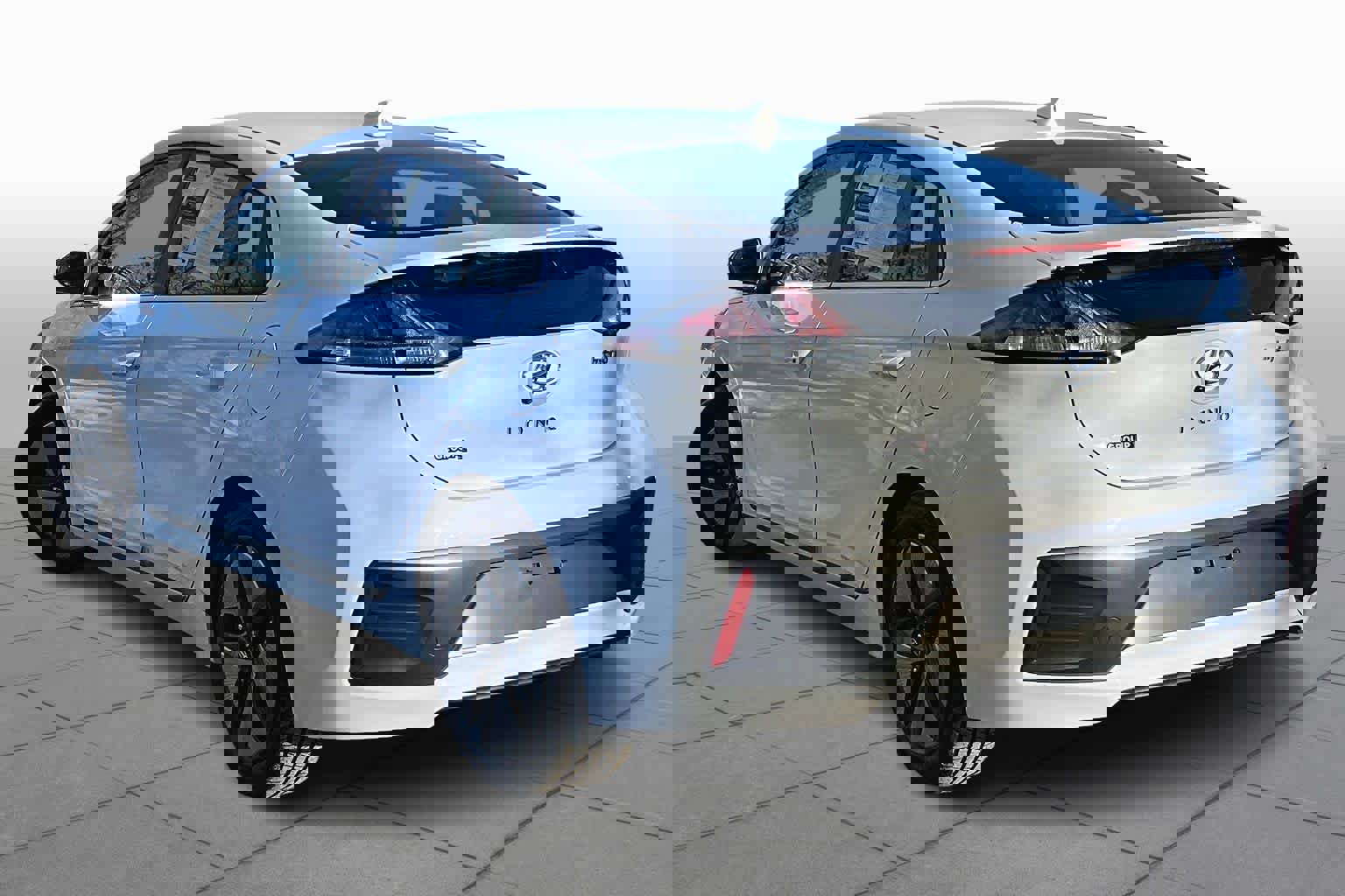 Used 2022 Hyundai Ioniq SEL image 12