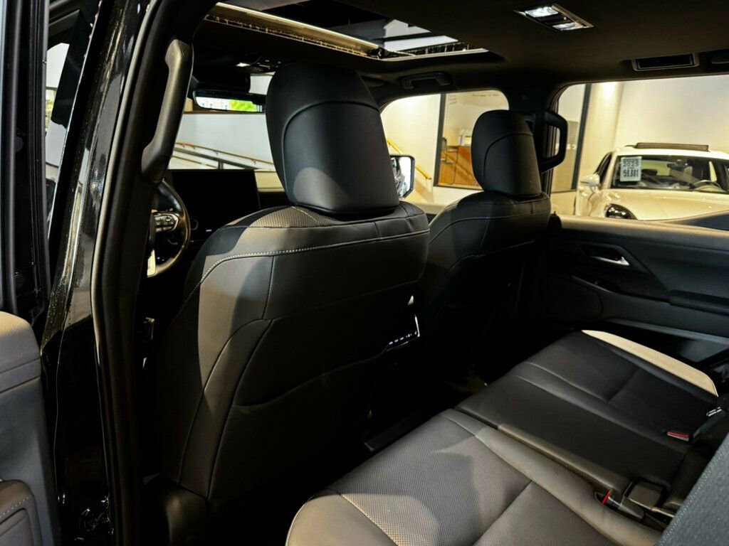 Used 2024 Lexus GX 550 w/ Cold Area Package AWD/4WD image 18