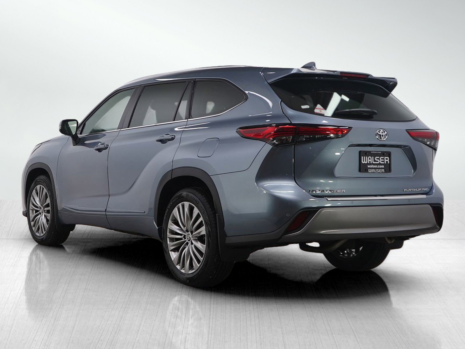 Used 2022 Toyota Highlander Platinum image 3