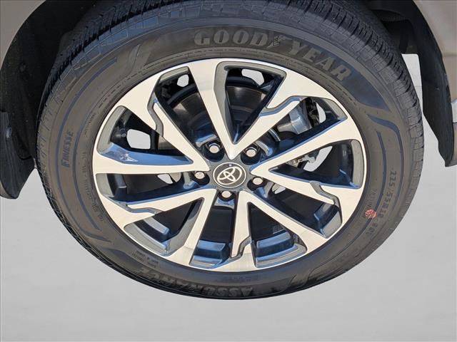 Used 2023 Toyota Corolla Cross XLE w/ Convenience Package FWD image 22