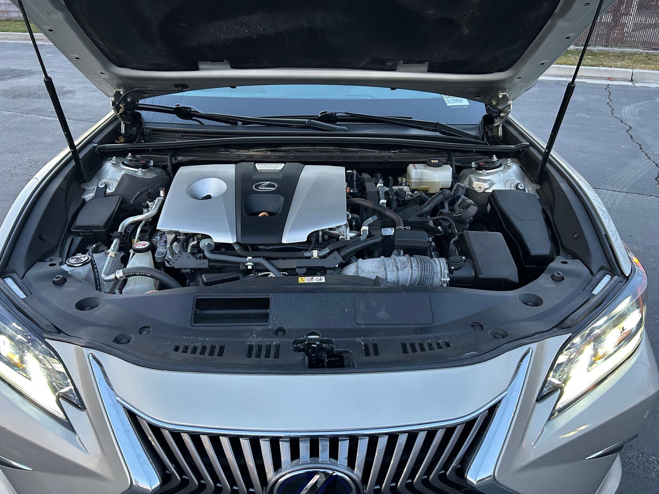 Used 2021 Lexus ES 300h Ultra Luxury image 32