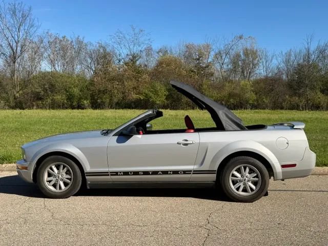 Used 2005 Ford Mustang Premium RWD image 22