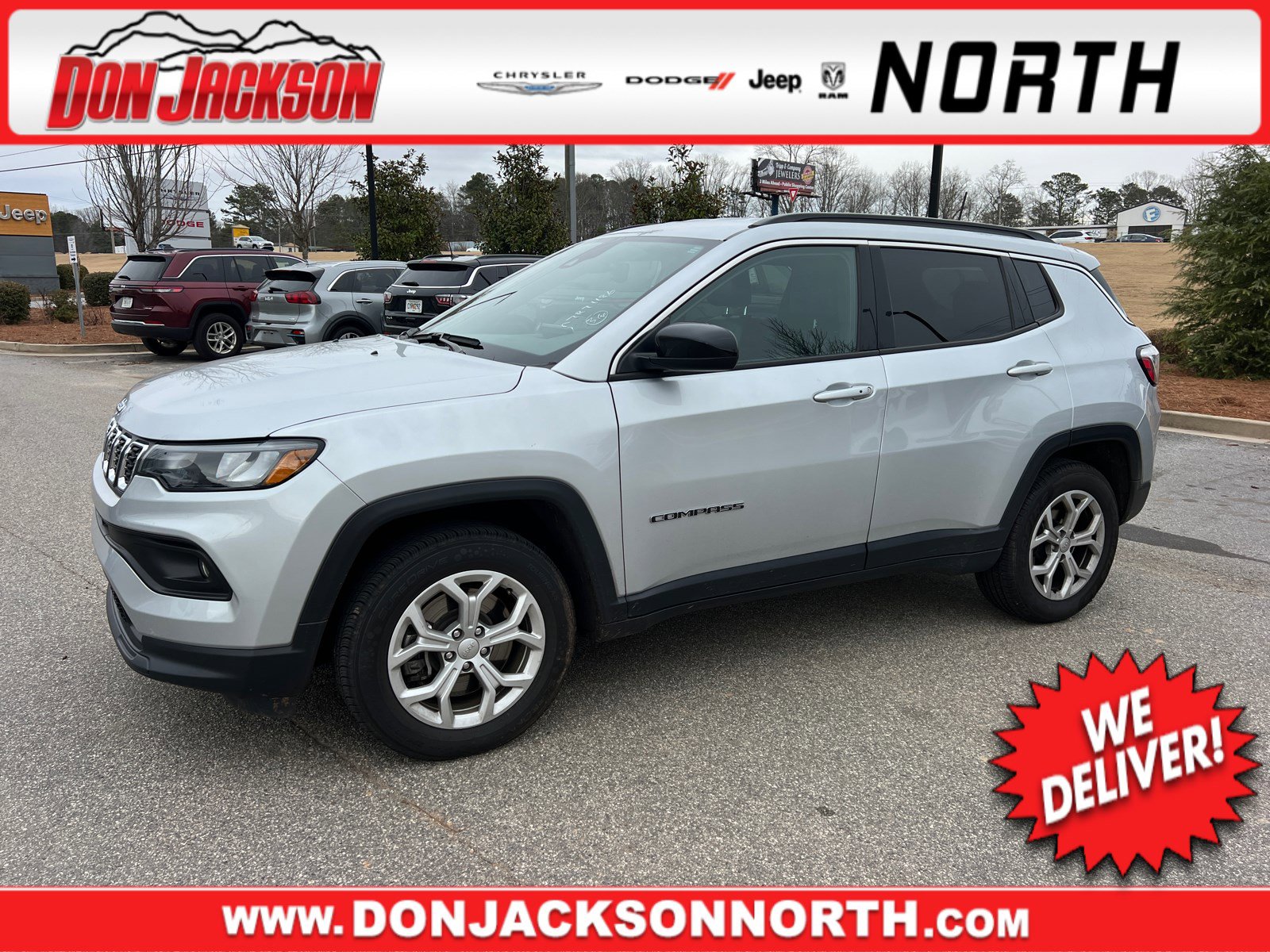 Used 2024 Jeep Compass Latitude image 1
