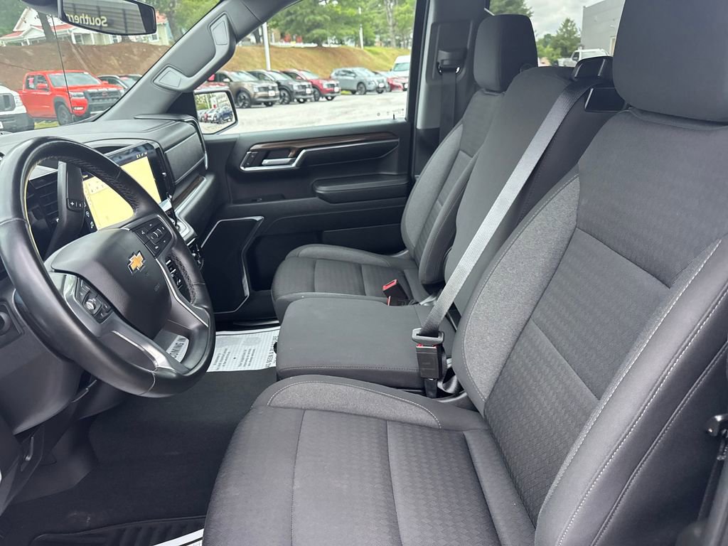 Used 2023 Chevrolet Silverado 1500 LT AWD/4WD image 32