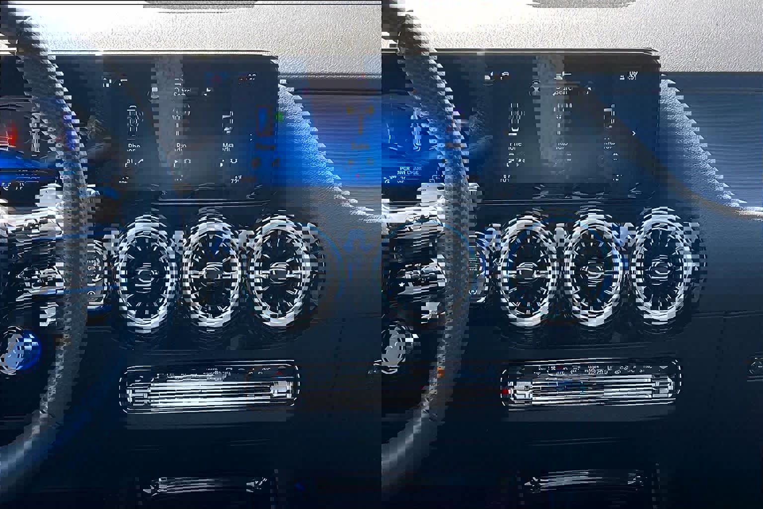 Used 2025 Mercedes-Benz GLA 35 AMG 4MATIC image 7