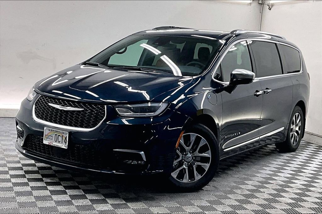 Used 2022 Chrysler Pacifica Pinnacle image 1
