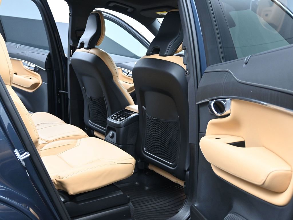 Used 2025 Volvo XC90 T8 Ultra w/ Protection Package Premier image 18