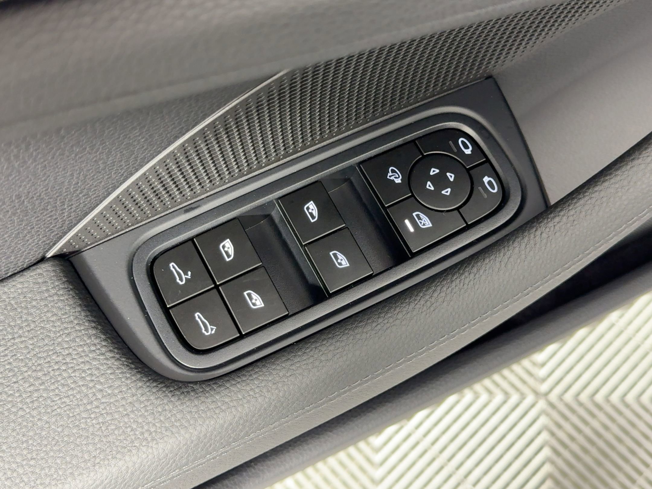 Used 2026 Porsche Panamera image 13