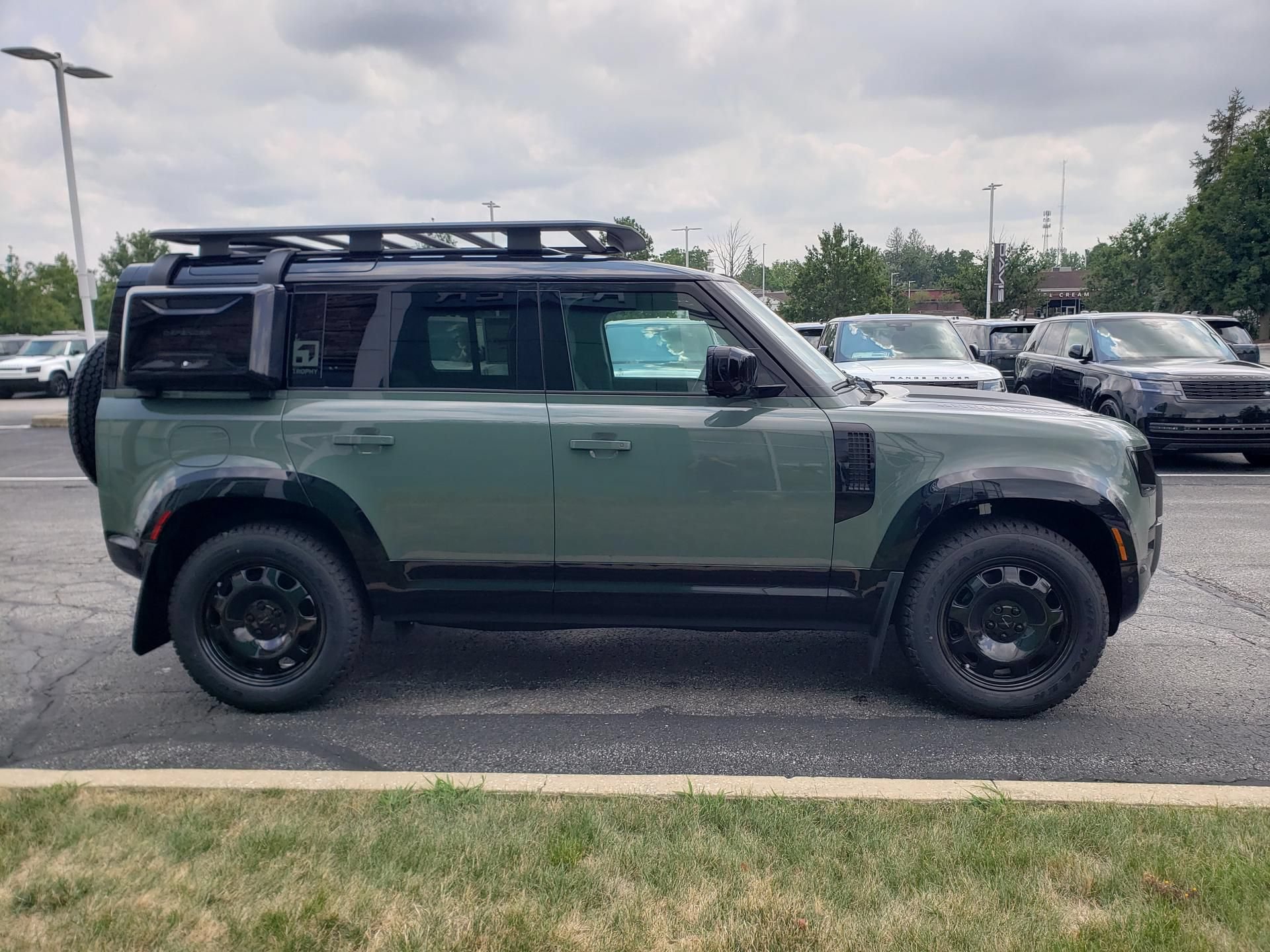 New 2026 Land Rover Defender 110 AWD/4WD image 4