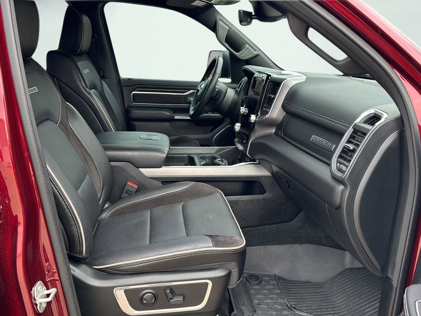 Used 2023 RAM 1500 Laramie image 24