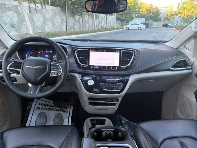 Used 2023 Chrysler Pacifica Touring-L FWD image 12