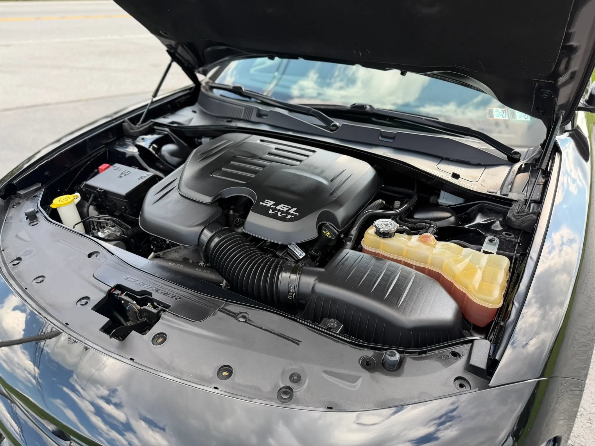 Used 2019 Dodge Charger SXT AWD/4WD image 50
