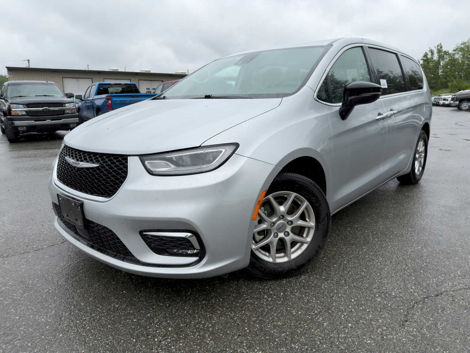 Used 2024 Chrysler Pacifica Touring-L
