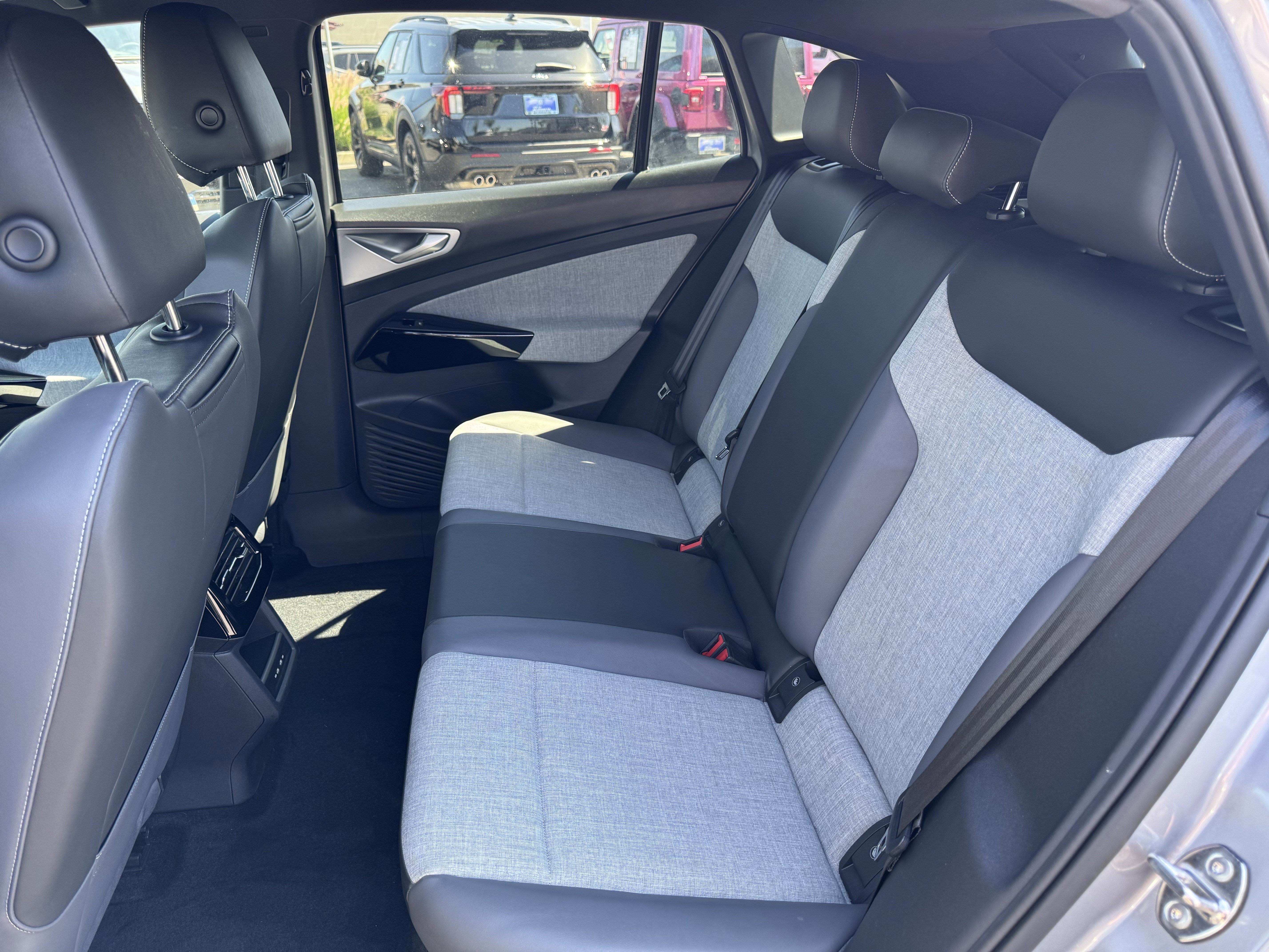 Used 2023 Volkswagen ID.4 Pro image 32