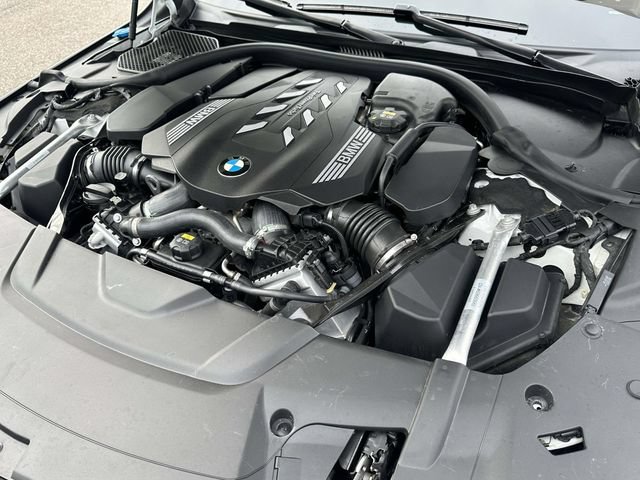Used 2021 BMW 750i xDrive w/ Autobahn Package AWD/4WD image 16