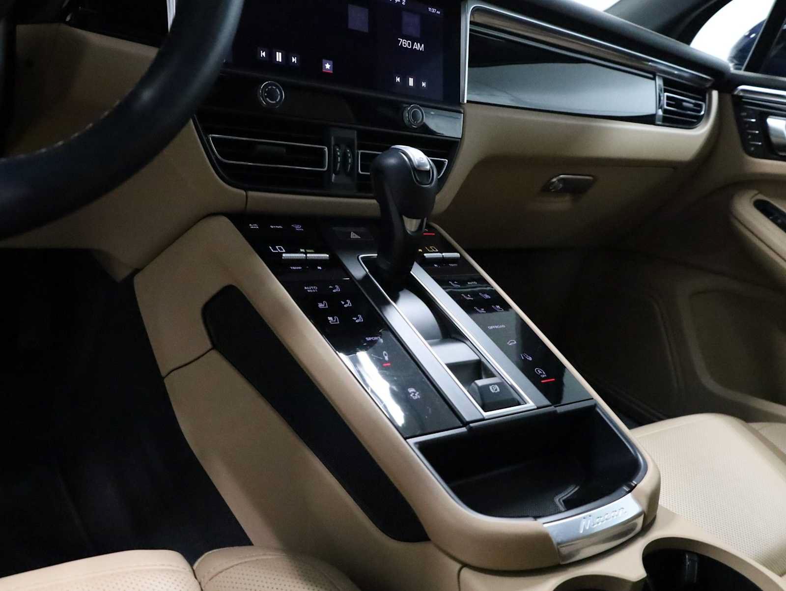 Certified 2023 Porsche Macan S AWD/4WD image 29