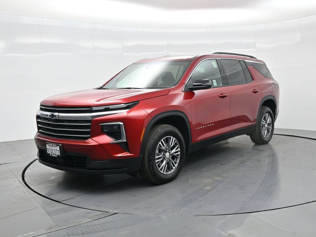 Used 2025 Chevrolet Traverse LT w/ Driver Confidence Package image 2