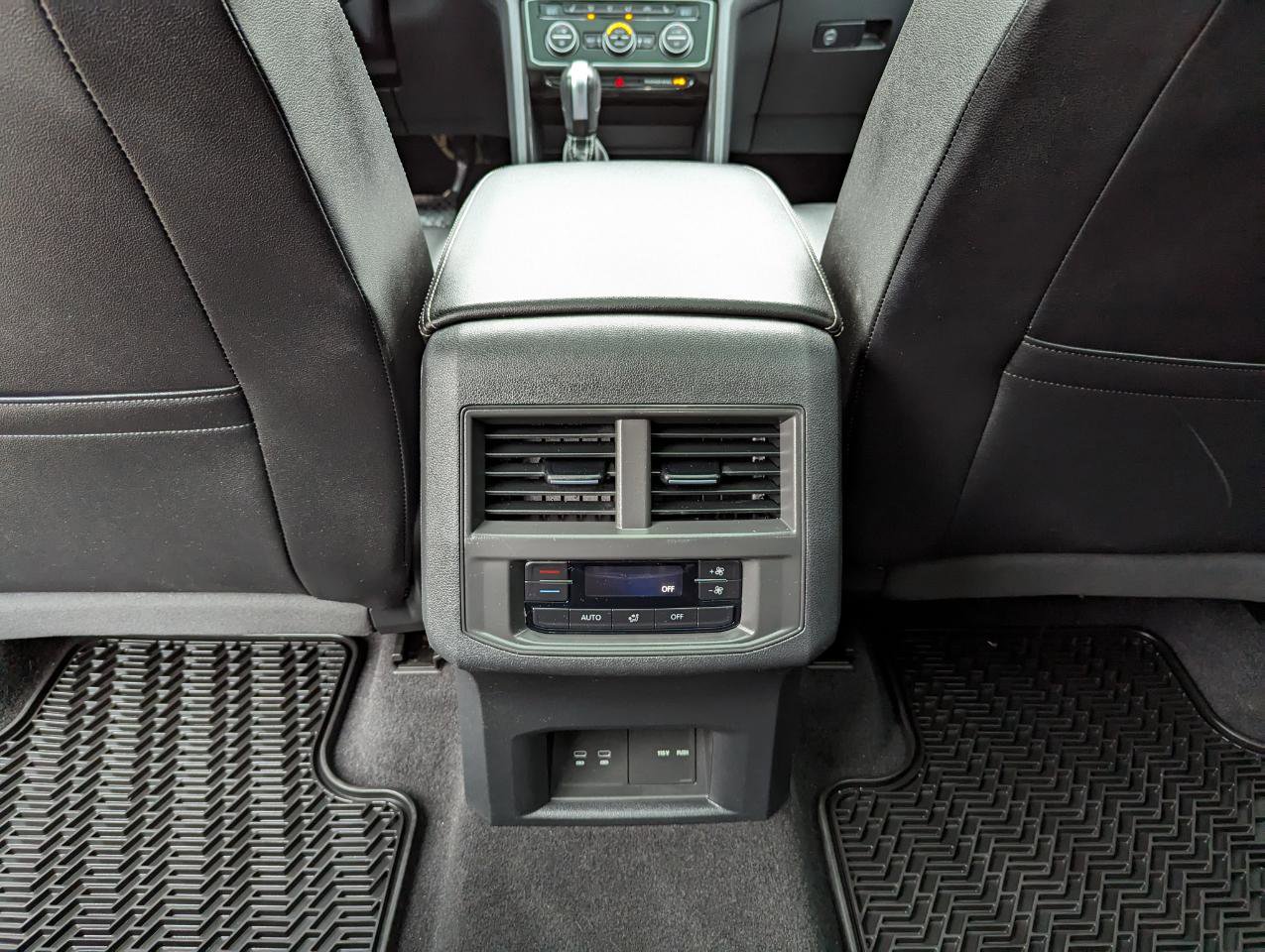 Used 2023 Volkswagen Atlas SE w/ Panoramic Sunroof Package image 40