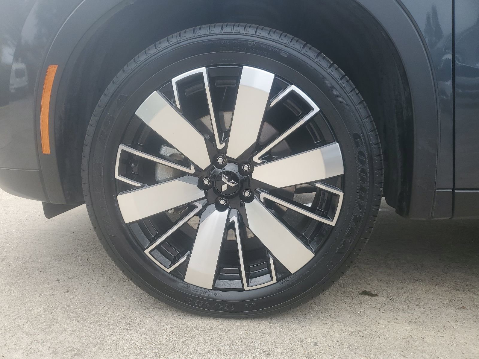 Used 2025 Mitsubishi Outlander SE image 7