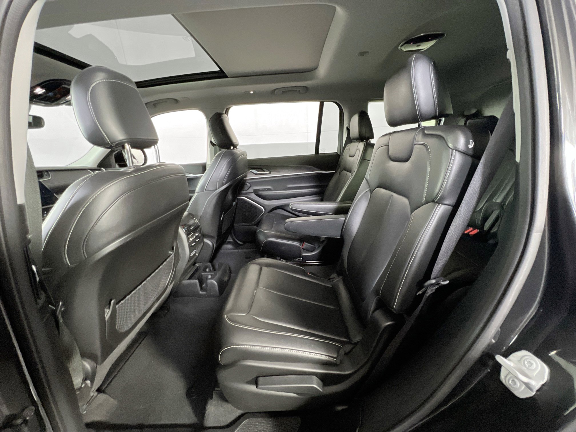 Used 2023 Jeep Grand Cherokee L Limited image 25