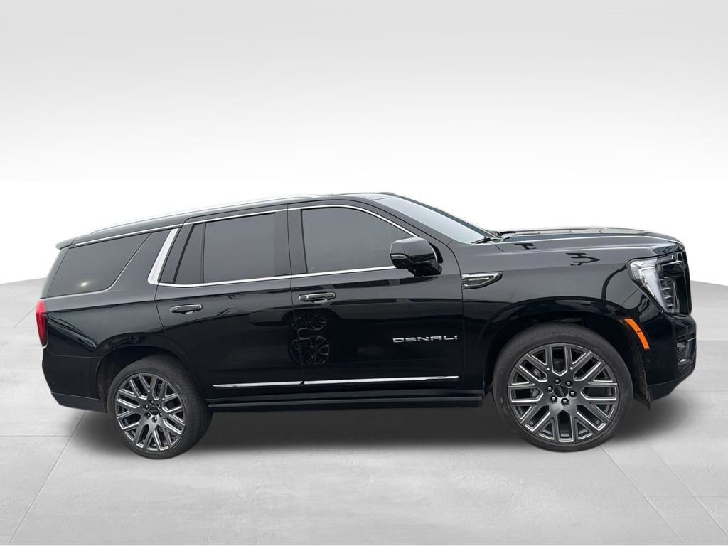 Used 2025 GMC Yukon Denali Ultimate AWD/4WD image 3