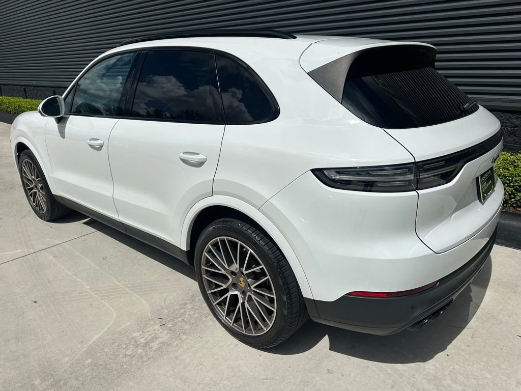 Certified 2023 Porsche Cayenne Platinum Edition image 3