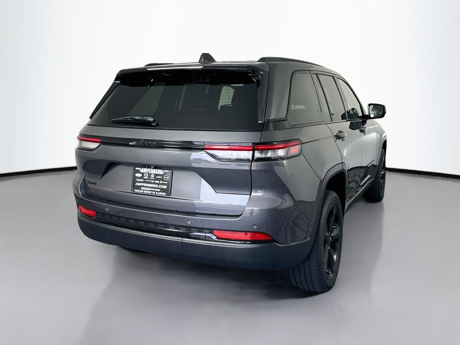 Used 2023 Jeep Grand Cherokee Altitude AWD/4WD image 7