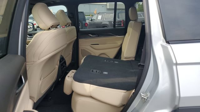 Certified 2024 Jeep Grand Cherokee Limited w/ Black Appearance Package AWD/4WD image 23