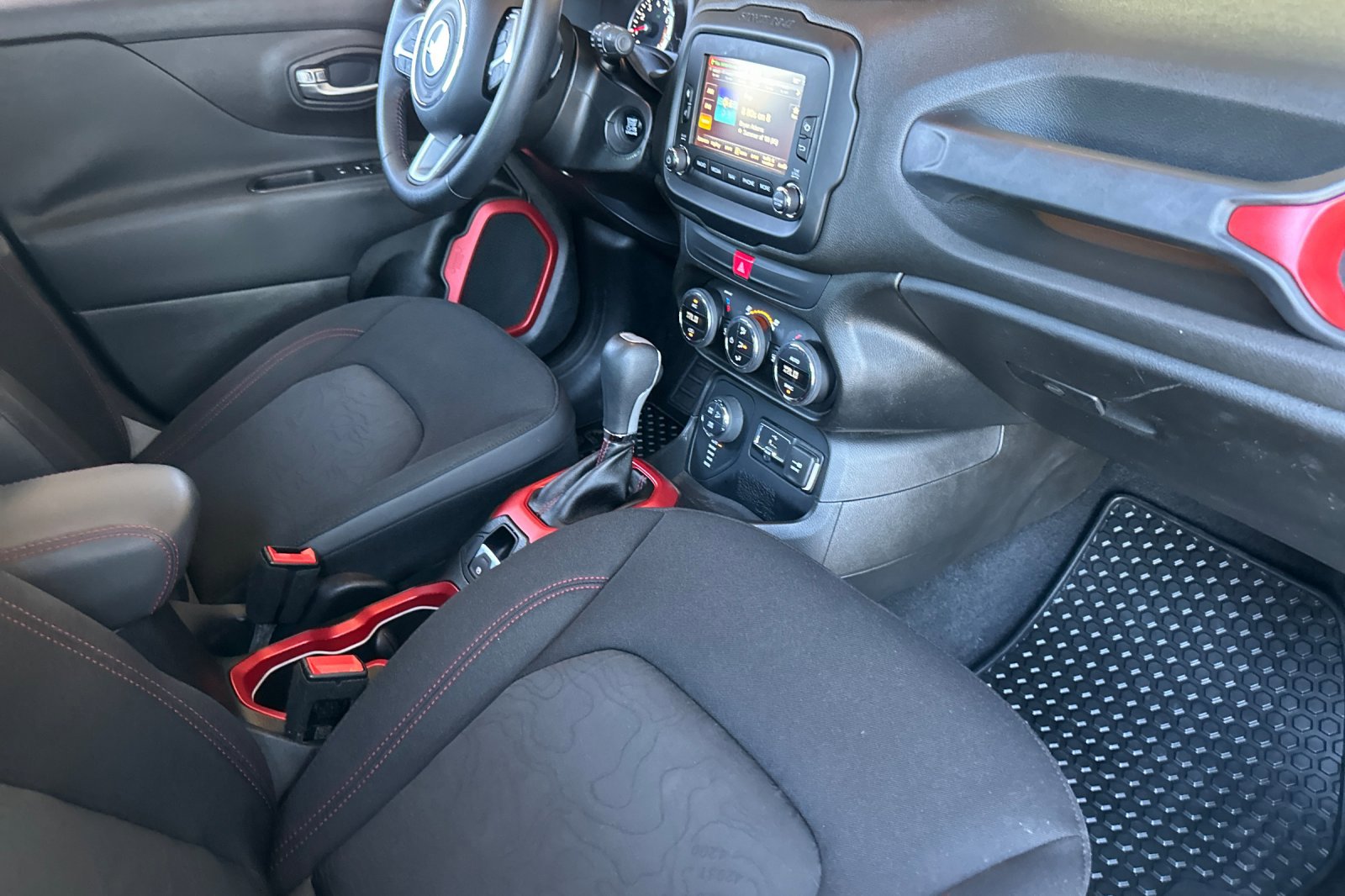 Used 2016 Jeep Renegade Trailhawk AWD/4WD image 16