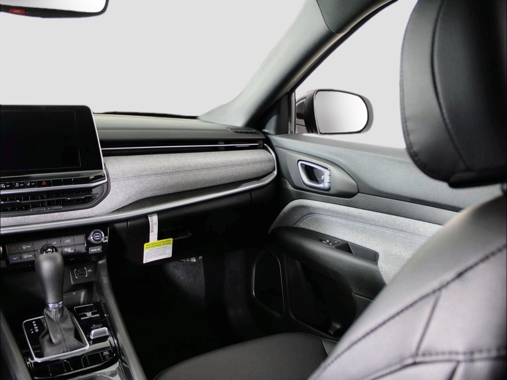 New 2025 Jeep Compass Latitude AWD/4WD image 16