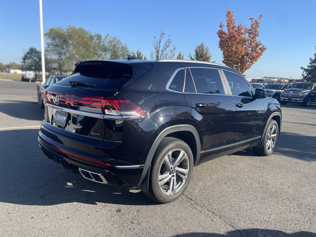Used 2024 Volkswagen Atlas Cross Sport SEL R-Line image 7