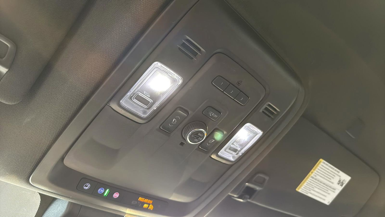 Used 2022 GMC Yukon XL SLT w/ SLT Luxury Package image 22