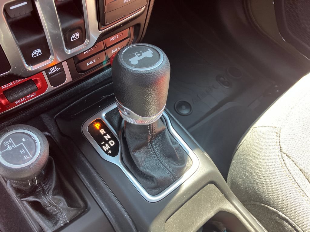 Used 2025 Jeep Wrangler Sport AWD/4WD image 26