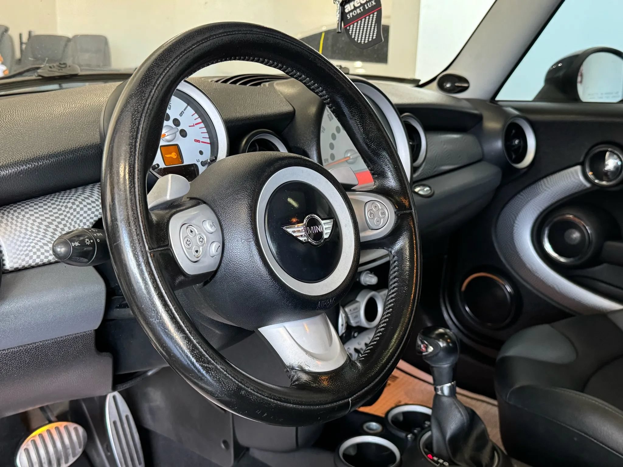 Used 2010 MINI Cooper S FWD image 9